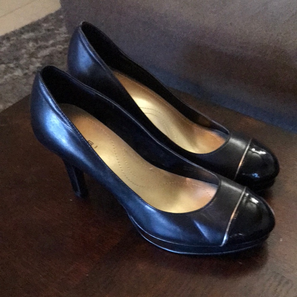 Tahari Heels